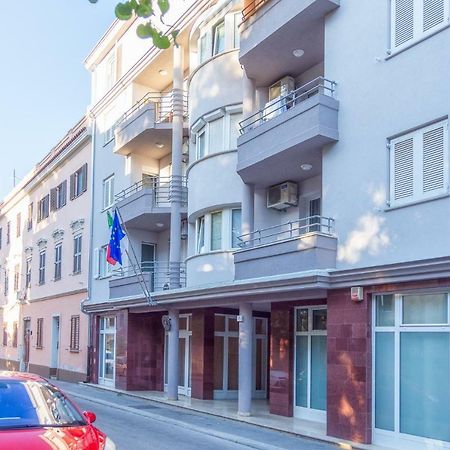 Apartment Monte Zaro Pula Bagian luar foto